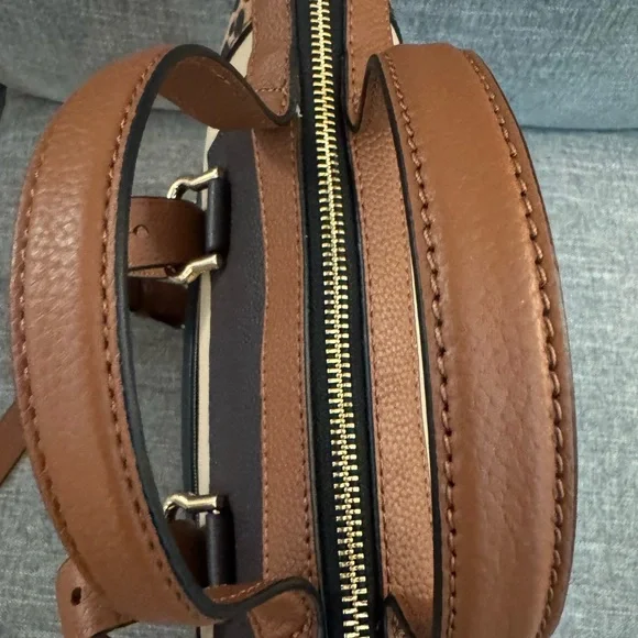 Cole Haan Stylish Leather Black and Tan Tote Bag - Picture 10 of 12